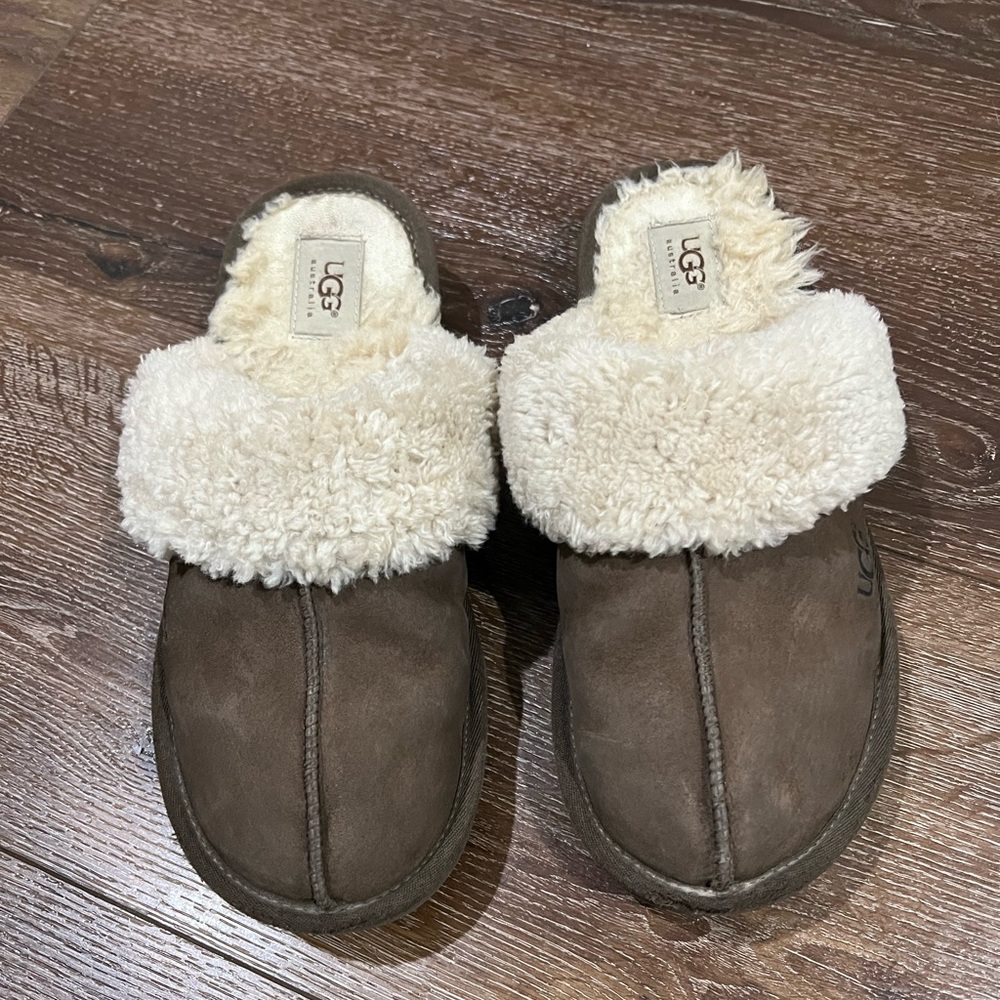 Ugg mules slipper size 11